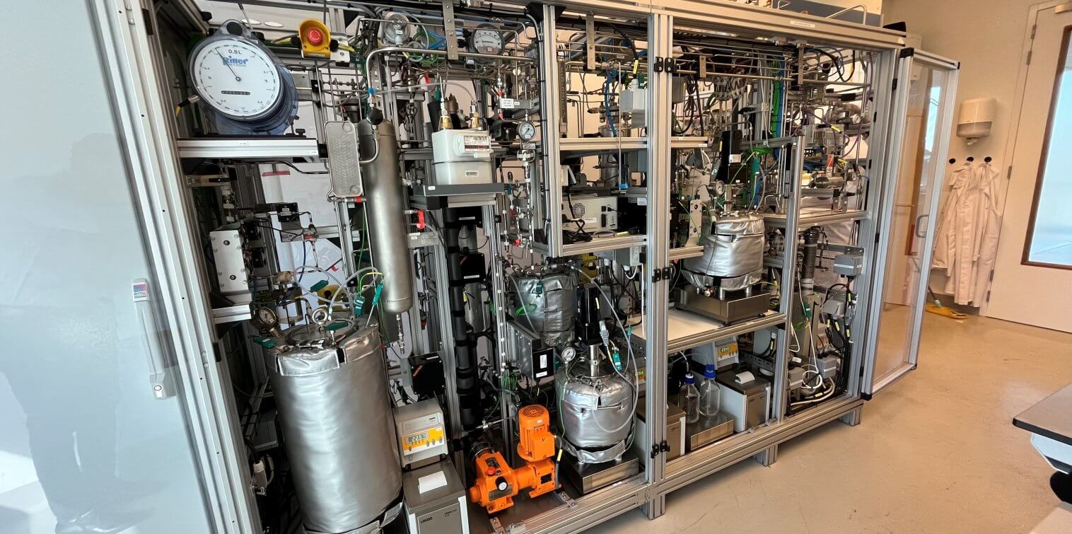 Voyex's unit for bonding and releasing hydrogen.